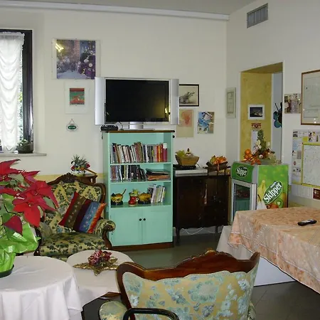 ホテル Trattoria Emiliana ノチェート